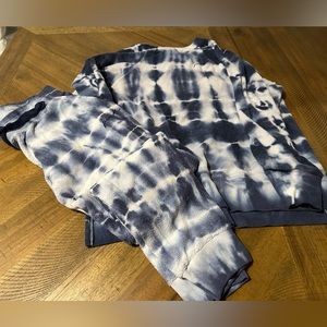 VS pink set gently worn size Xs inside out sweatshirt Xs sweats great condition